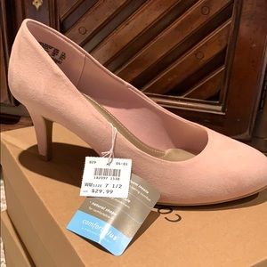 Light pink heel